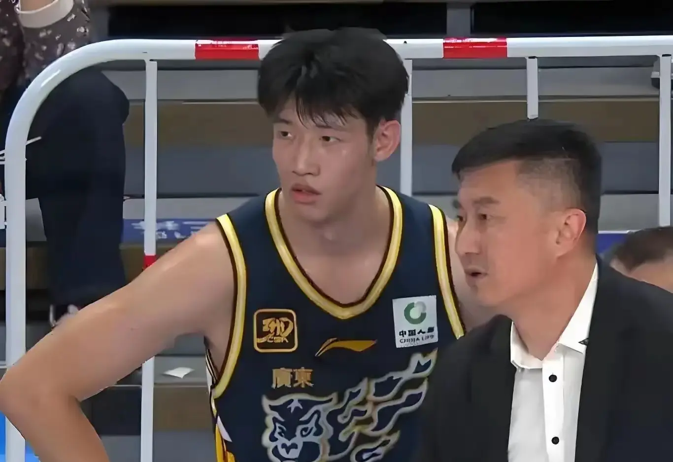 球员确实太, 个锋卫摇摆, img
