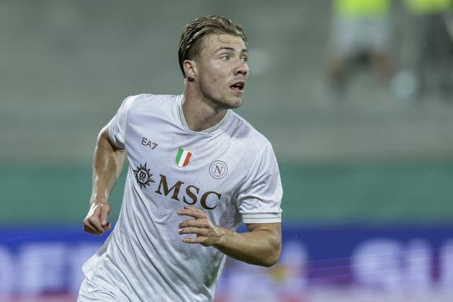 主教练孔蒂, 中场方面, 现首发出战