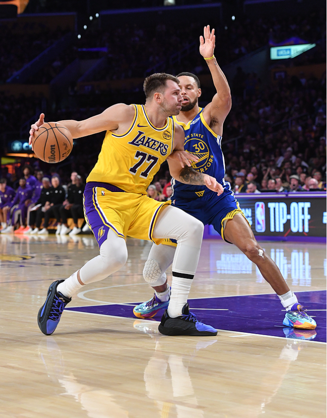 首节东契奇, 单节, 三分