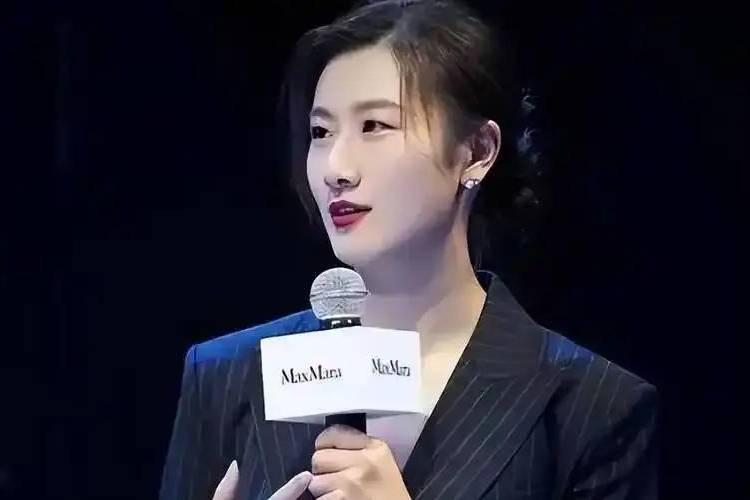 黯然, 她的经历告, 运会延期 黯然, 她的经历告, 运会延期